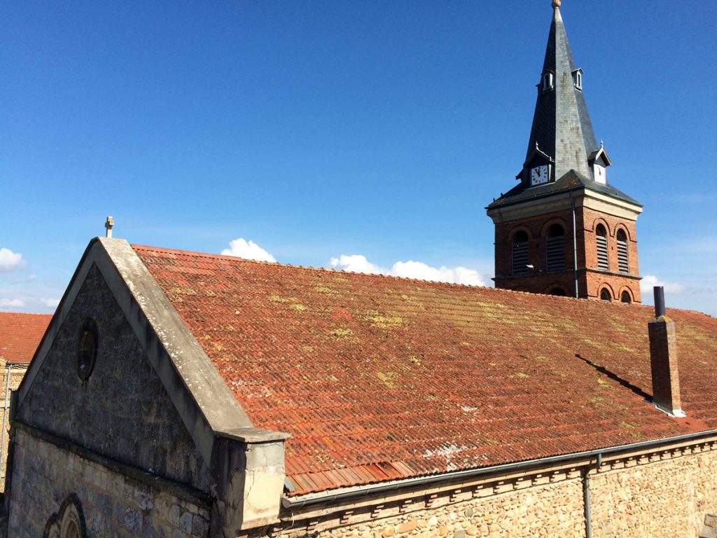 Le vent provoque des dégâts sur les communes du Nord Isère, nous pouvons mettre en sécurité rapidement la toiture de cette église